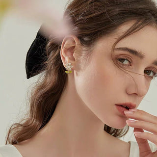 TINY FLOWER EARRINGS GOLD